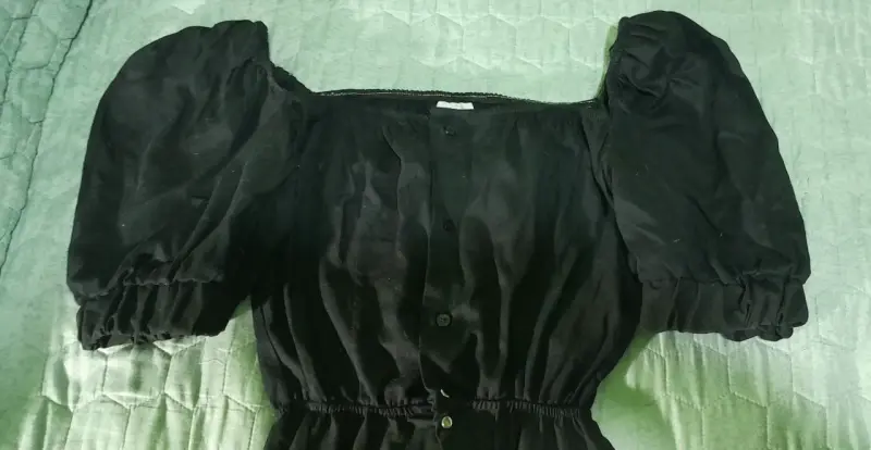 Blusa negra con mangas abullonadas dark coquette - 2