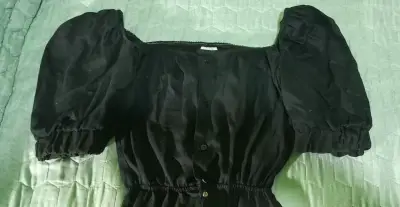 Blusa negra con mangas abullonadas dark coquette - miniatura 2