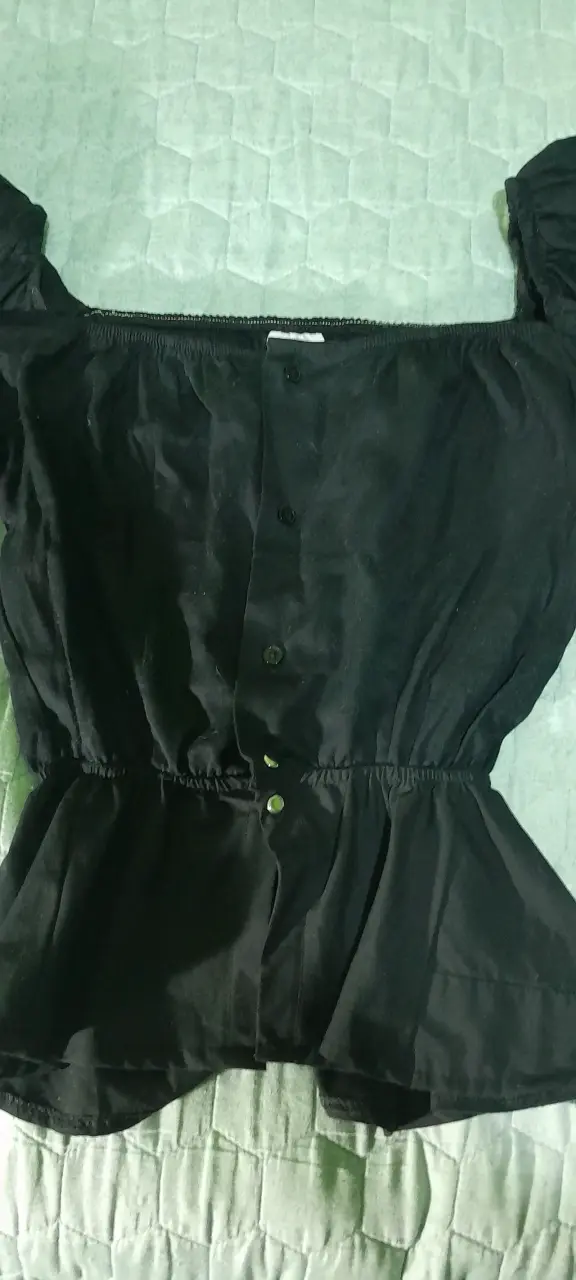 Blusa negra con mangas abullonadas dark coquette - 3