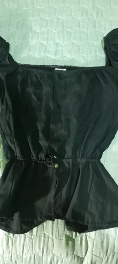 Blusa negra con mangas abullonadas dark coquette - miniatura 3