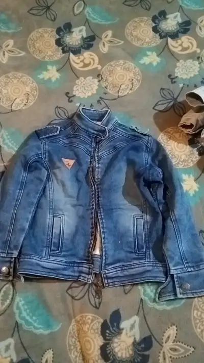 Chaqueta de mezclilla para niño talla 4 - miniatura 1