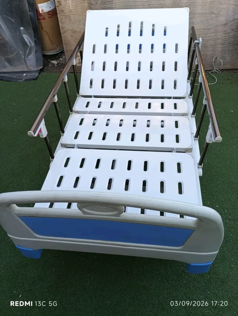 Cama clínica ajustable con control remoto - 1