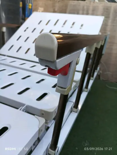 Cama clínica ajustable con control remoto - miniatura 5