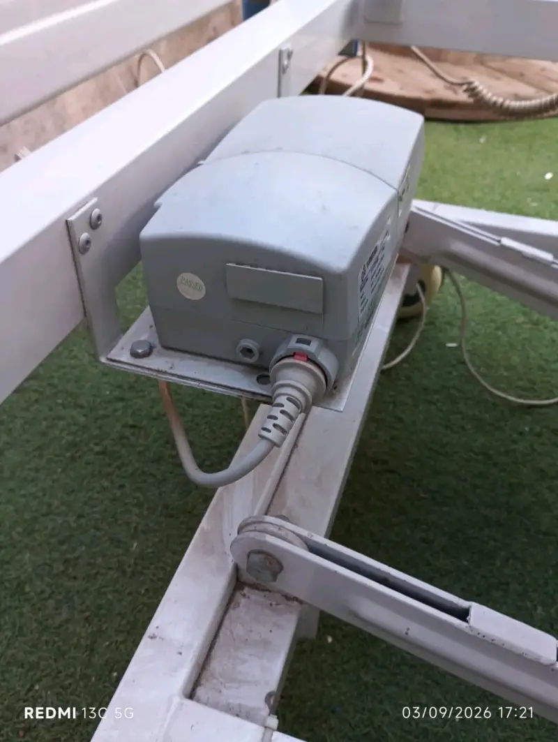 Cama clínica ajustable con control remoto - 6