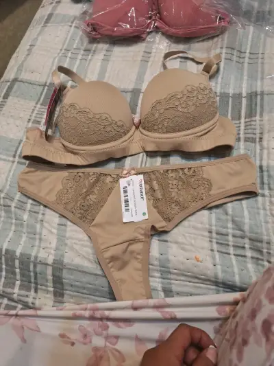 Conjunto de lencería Romace encaje beige y rojo - miniatura 1