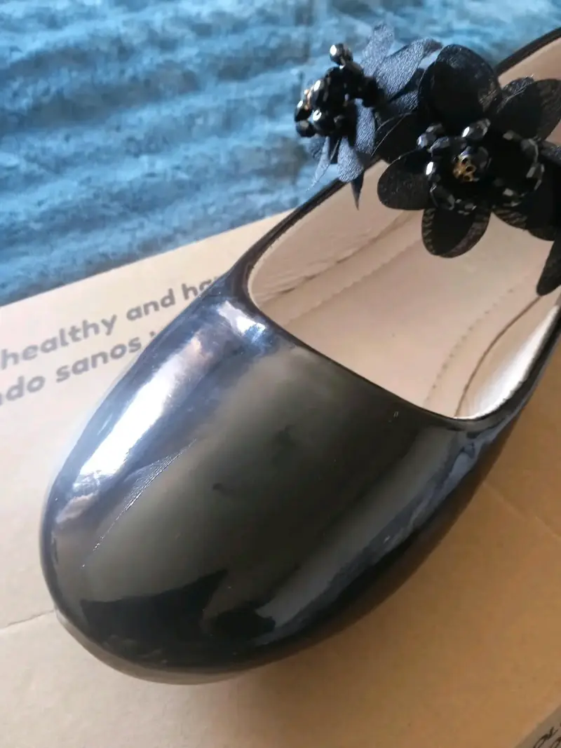 Zapatos de charol negro con flores para niña - 3