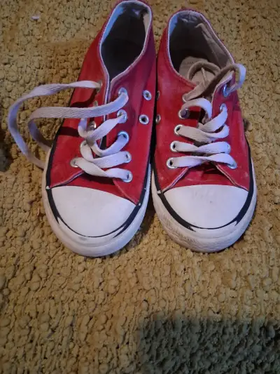 Zapatillas rojas de lona para niñas - miniatura 1