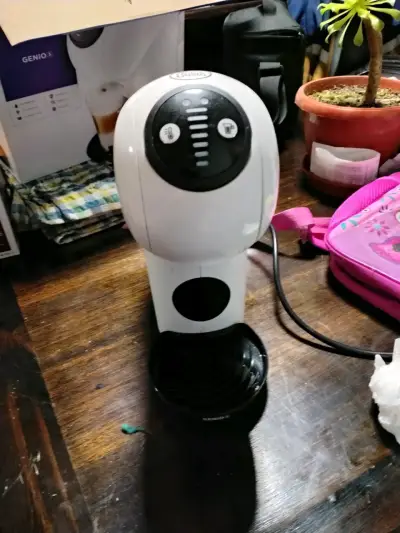 Cafetera Nescafé Dolce Gusto Genio S blanca - miniatura 1