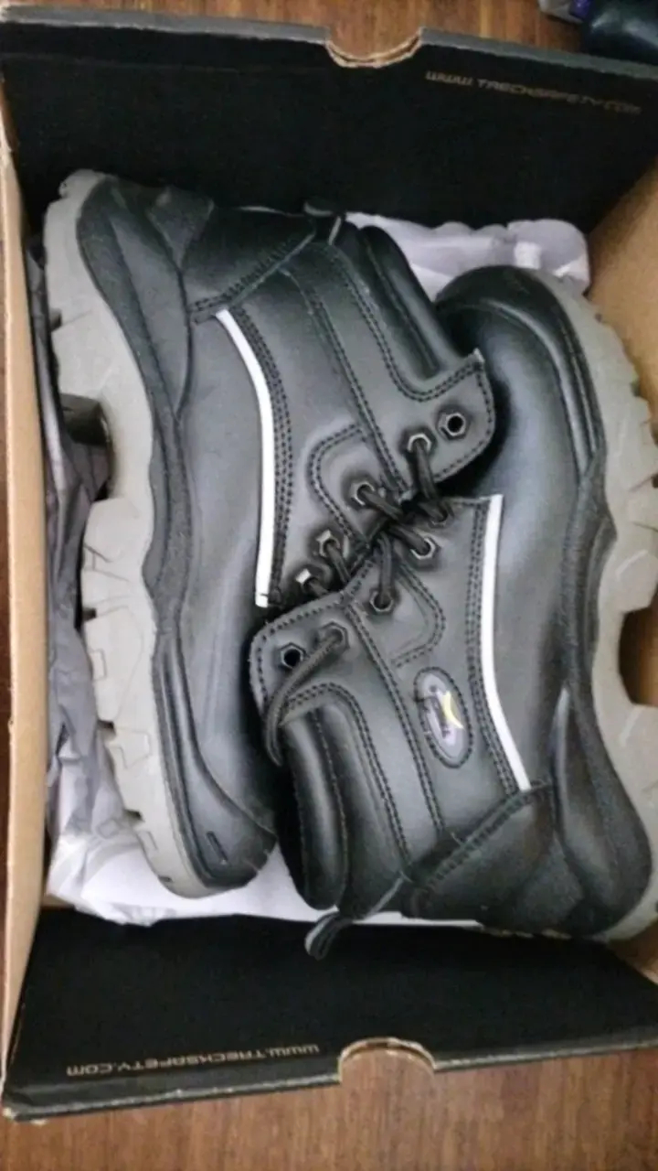Botas de seguridad negras con suela antideslizante