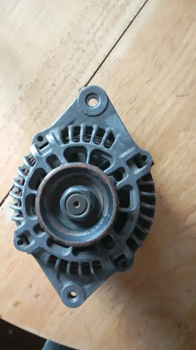 Alternador de auto 12V 70A usado - miniatura 4