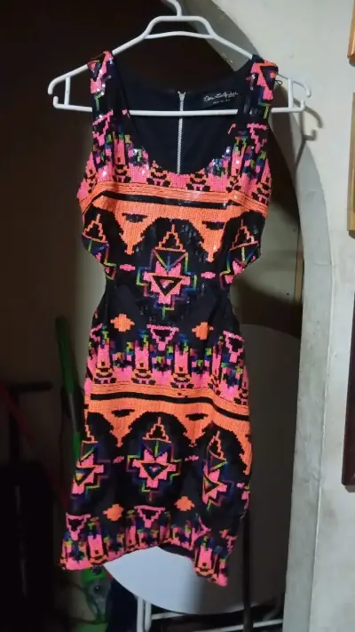 Vestido ajustado con lentejuelas multicolor - miniatura 1