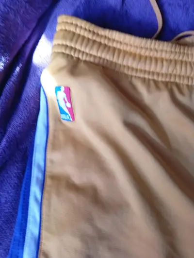 Shorts de Baloncesto Adidas NBA Amarillo y Azul - miniatura 2