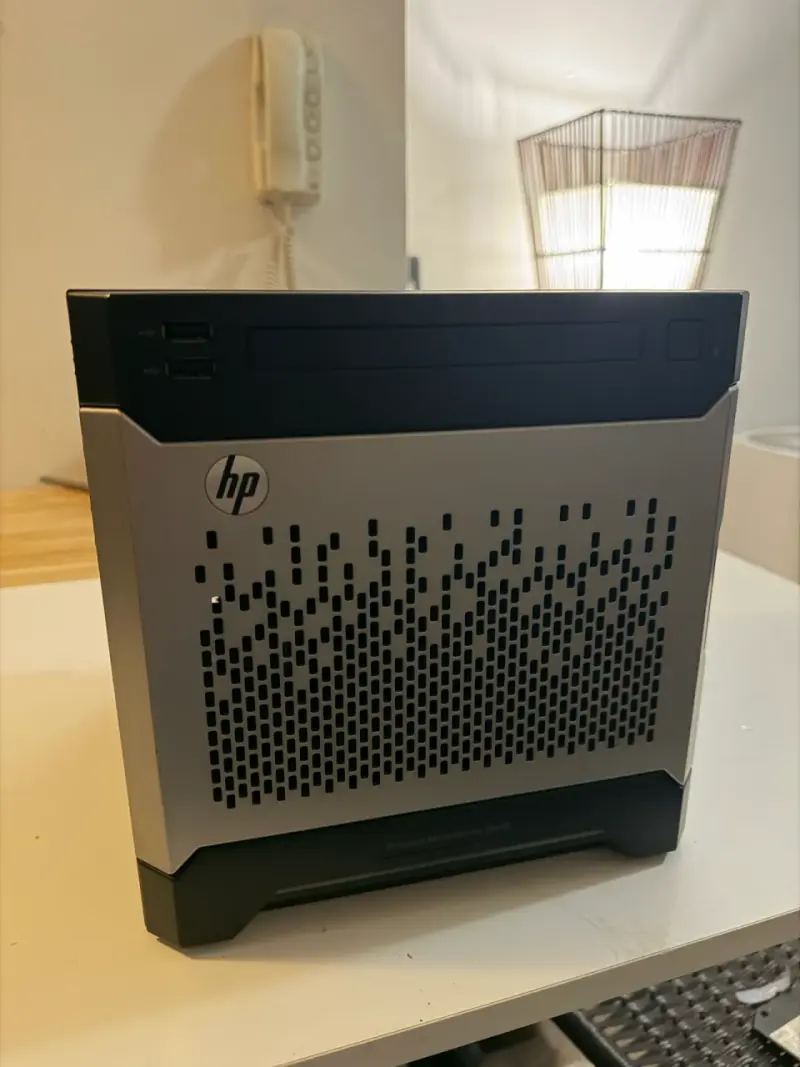 Servidor NAS HP ProLiant MicroServer Gen8 - 1
