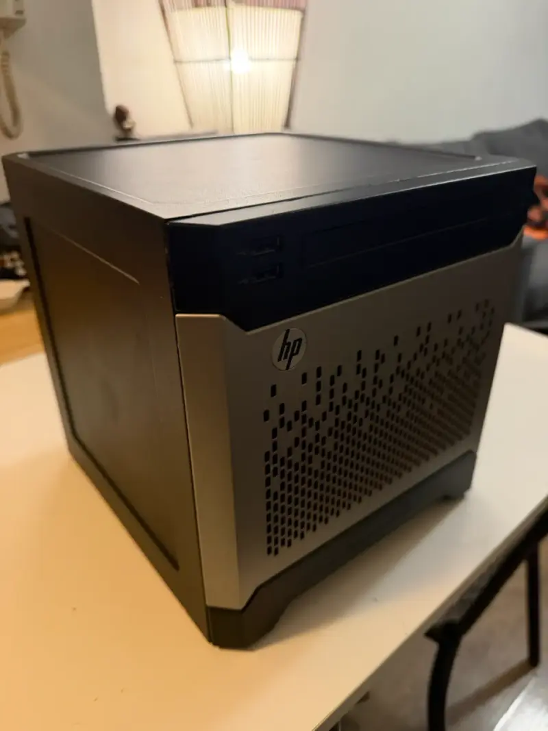Servidor NAS HP ProLiant MicroServer Gen8 - 2