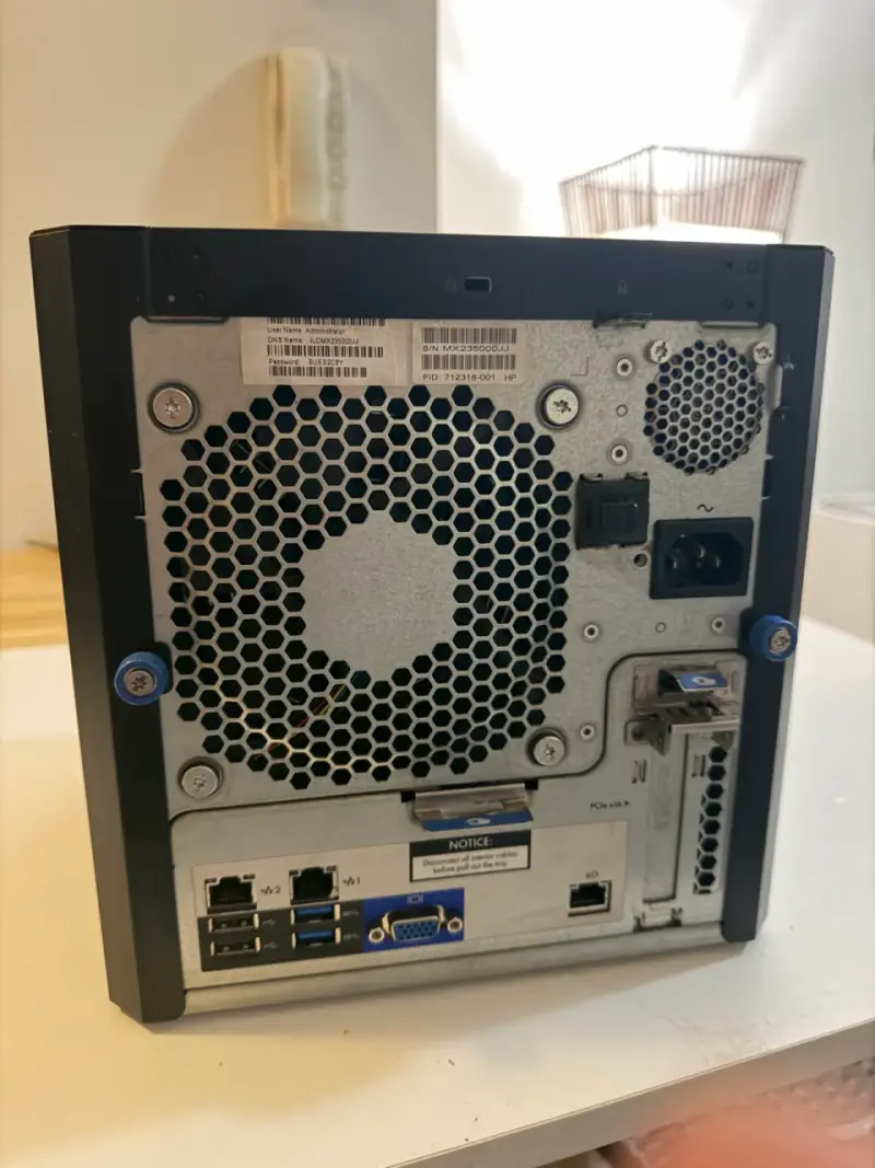 Servidor NAS HP ProLiant MicroServer Gen8 - 3