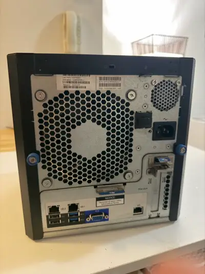 Servidor NAS HP ProLiant MicroServer Gen8 - miniatura 3