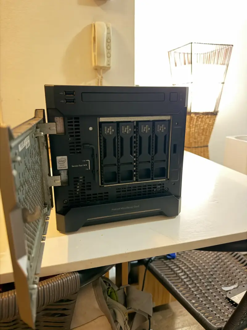 Servidor NAS HP ProLiant MicroServer Gen8 - 4