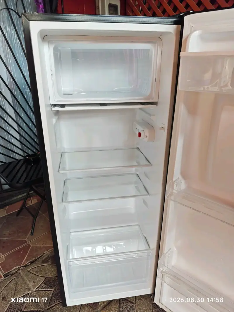 Refrigerador Libero con Dispensador de Agua - 4