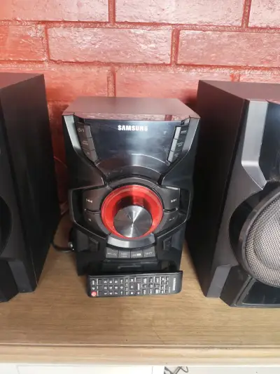 Equipo de sonido Samsung con parlantes potentes - miniatura 3