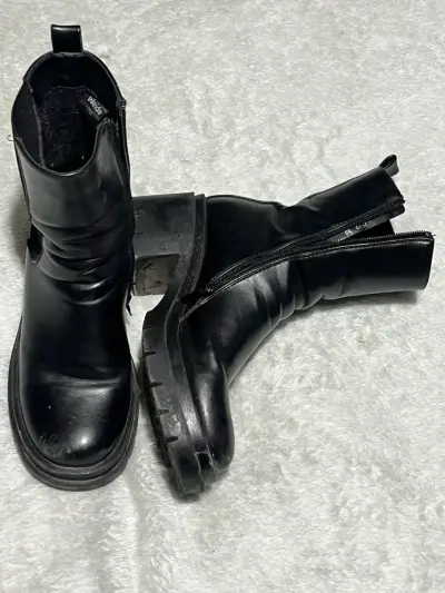 Botas negras con plataforma - miniatura 1