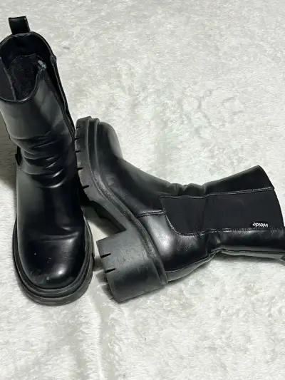 Botas negras con plataforma - miniatura 2