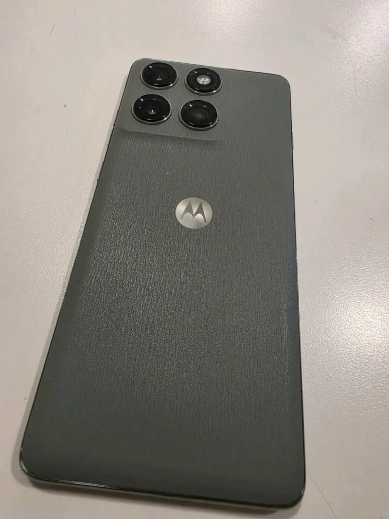 Motorola Edge 60 Pro (Verde Regaliz) - 2