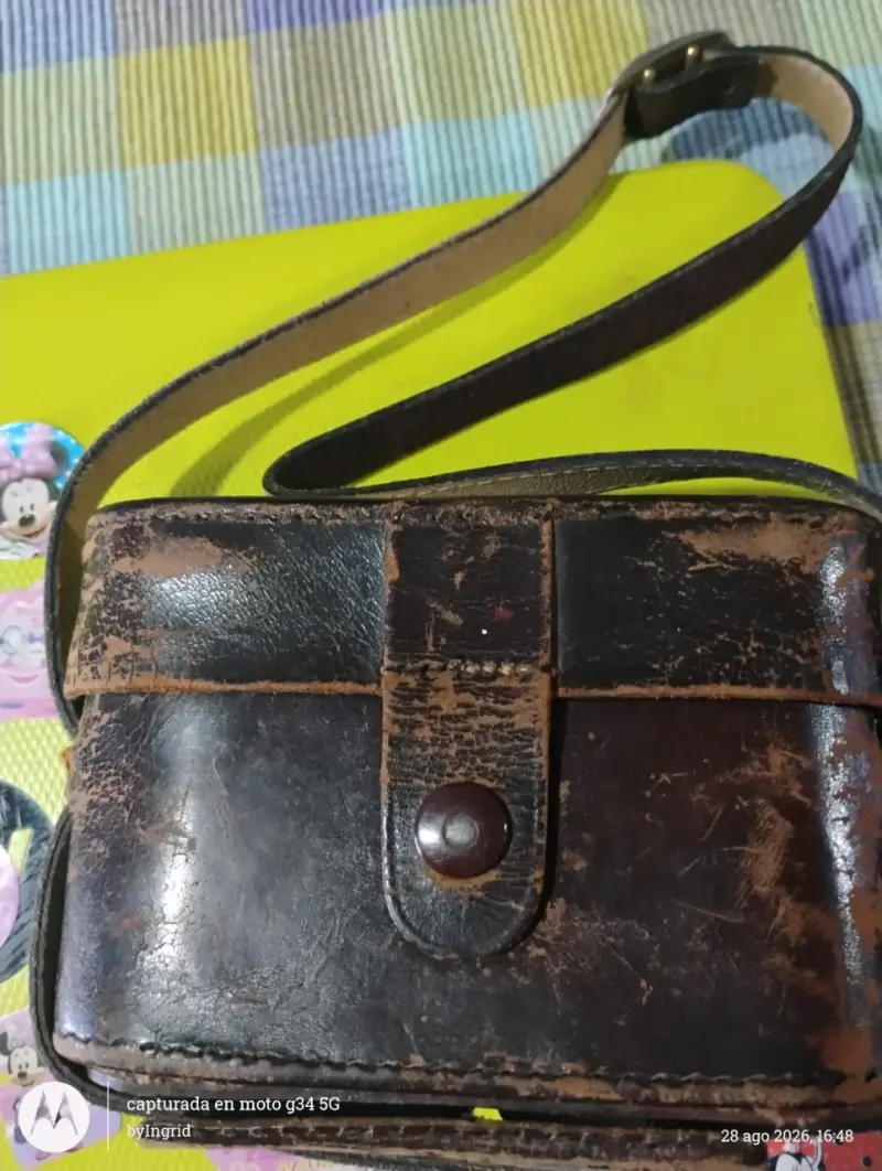 Cámara vintage Voigtländer con funda de cuero - 2