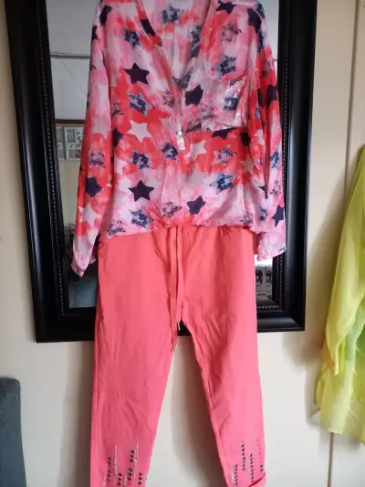 Conjunto de blusa y pantalón italiano talla L - miniatura 1