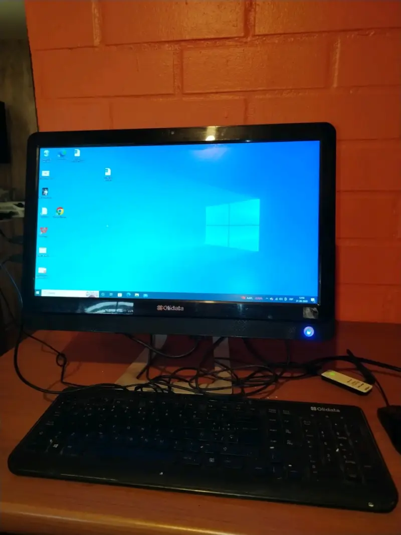 Computador de Escritorio Olidata con Monitor y Teclado - 3