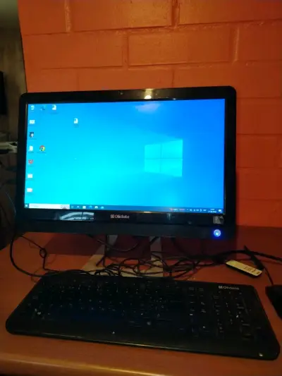 Computador de Escritorio Olidata con Monitor y Teclado - miniatura 3