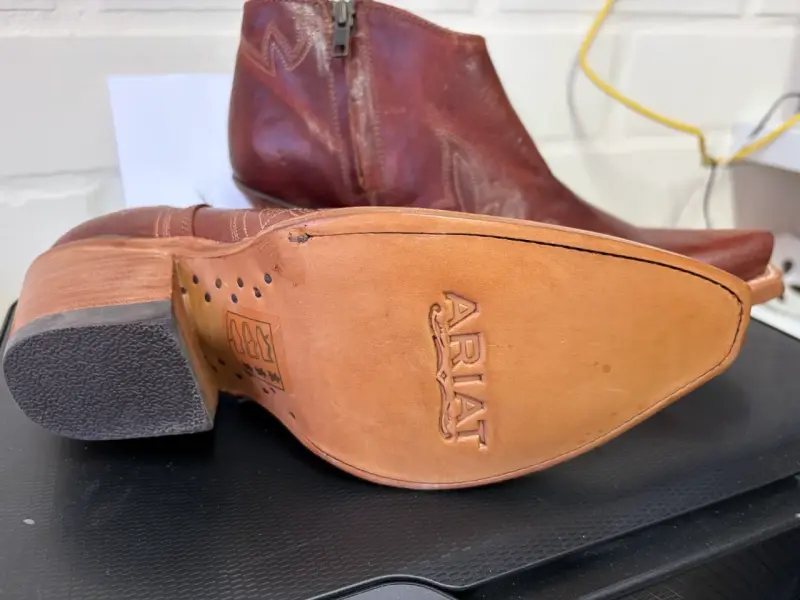 Botines de cuero marrón Ariat con diseño bordado - 2