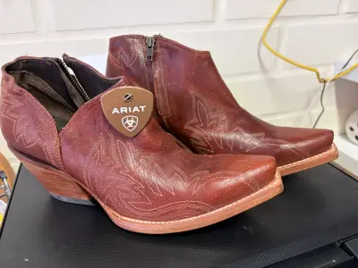 Botines de cuero marrón Ariat con diseño bordado - miniatura 3
