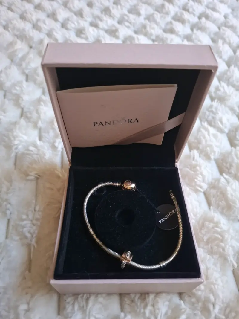 Pulsera Pandora con dijes de corazón - 2