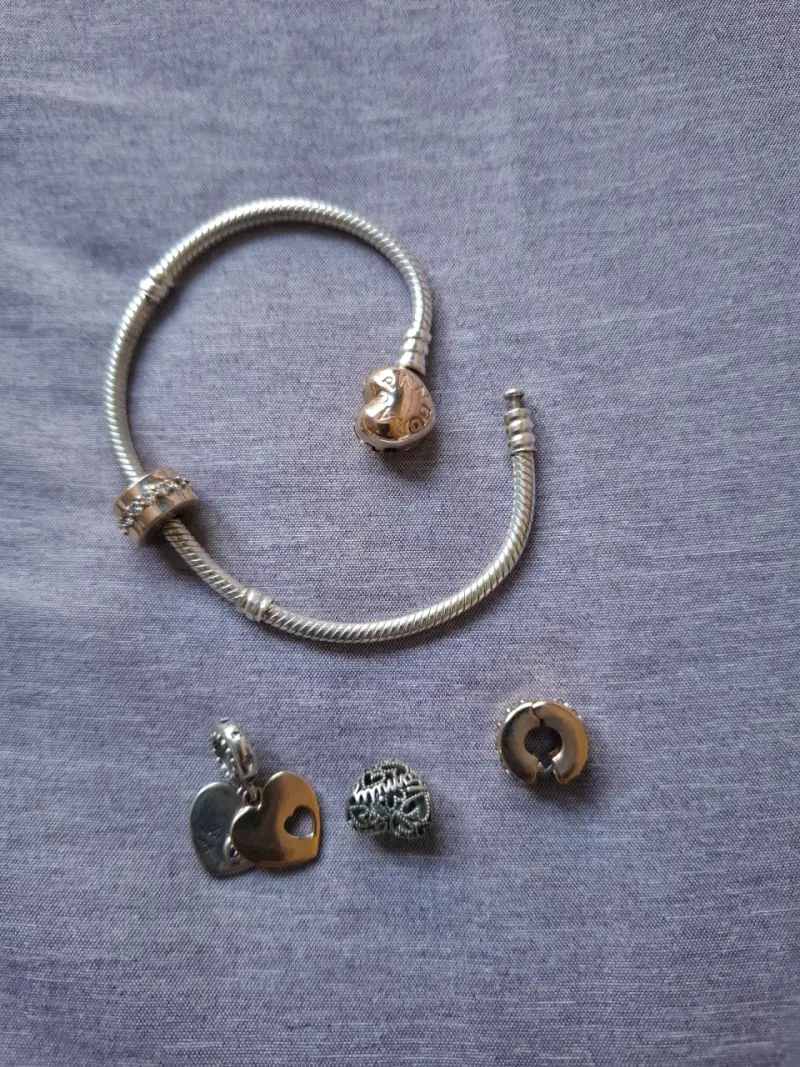 Pulsera Pandora con dijes de corazón - 4