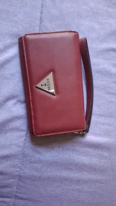 Billetera de cuero roja Guess con cierre - miniatura 1