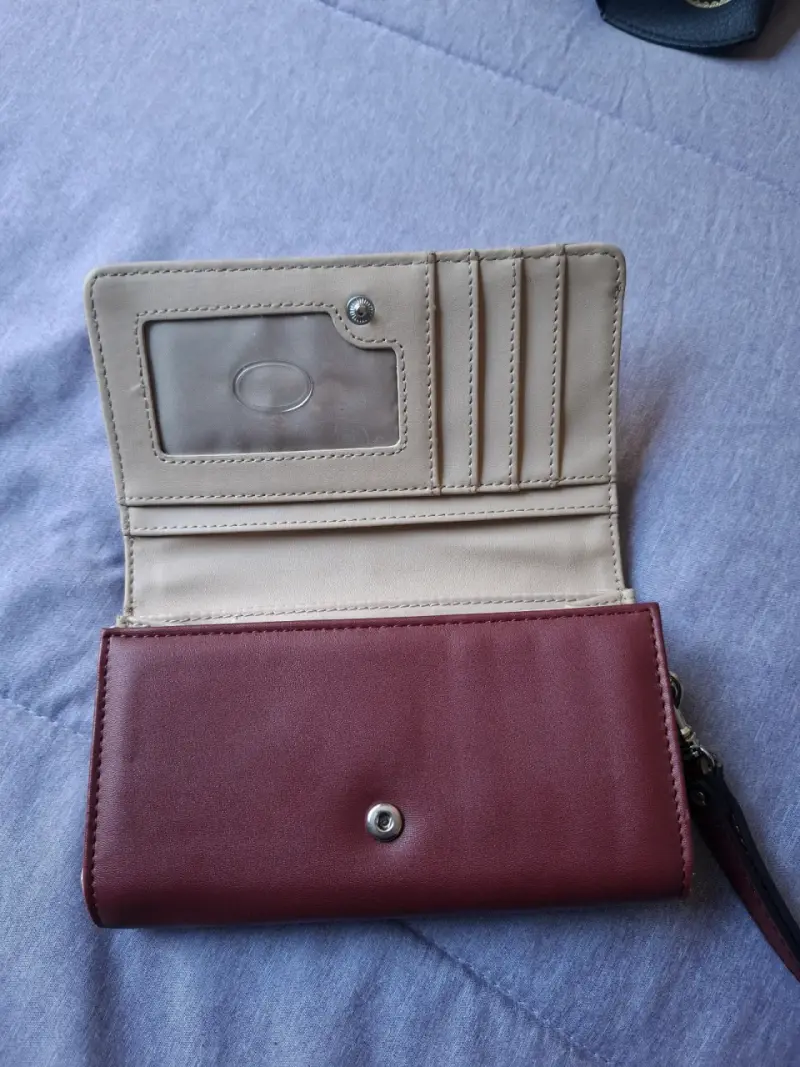 Billetera de cuero roja Guess con cierre - 4