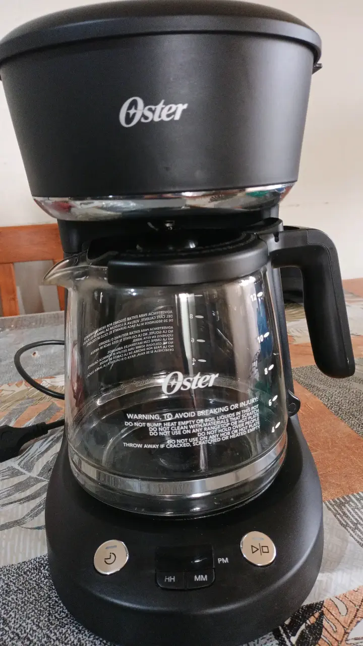 Cafetera Oster de filtro con jarra de vidrio - 1
