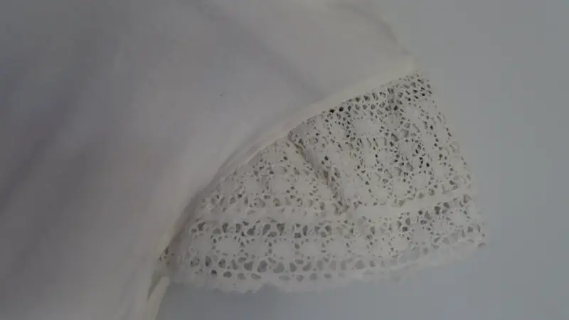 Blusa blanca con encaje Umbrale - 3