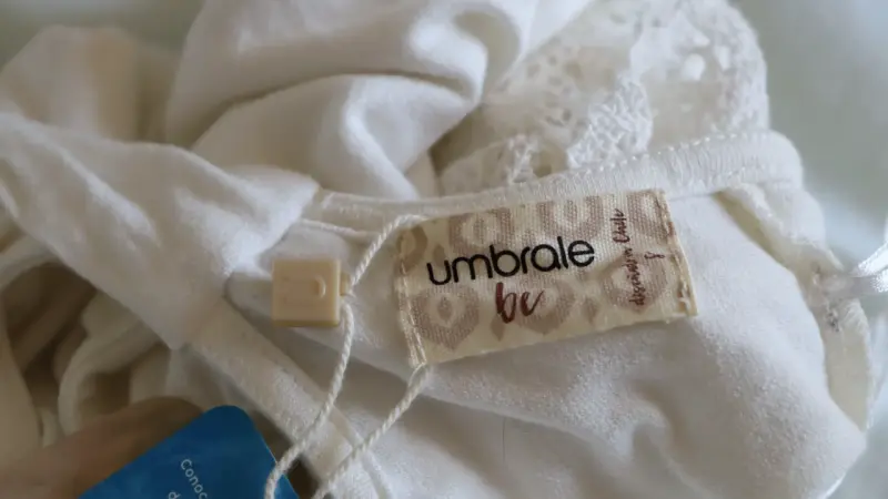 Blusa blanca con encaje Umbrale - 4