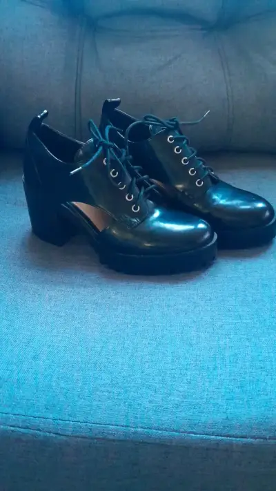 Zapatos de tacón grueso negros para mujer - miniatura 1