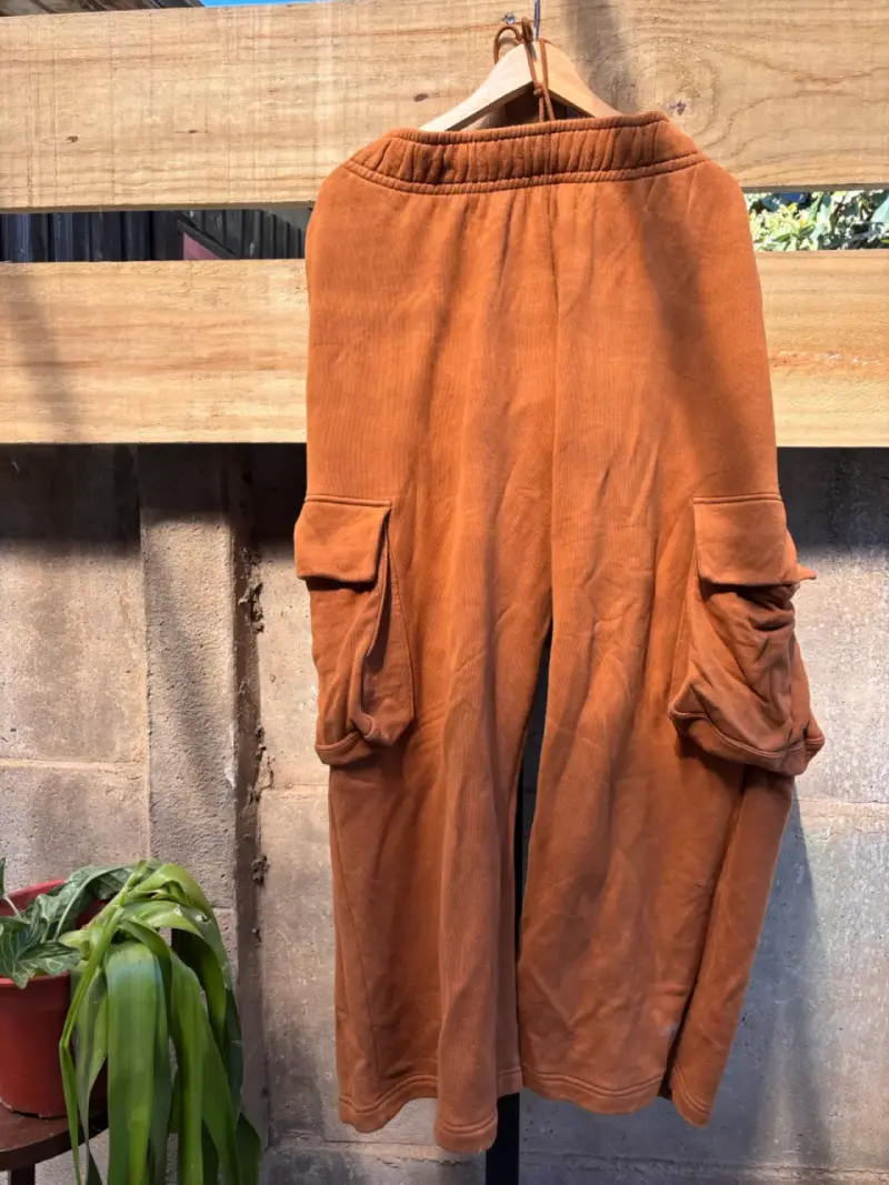 Pantalones anchos de pana color terracota
