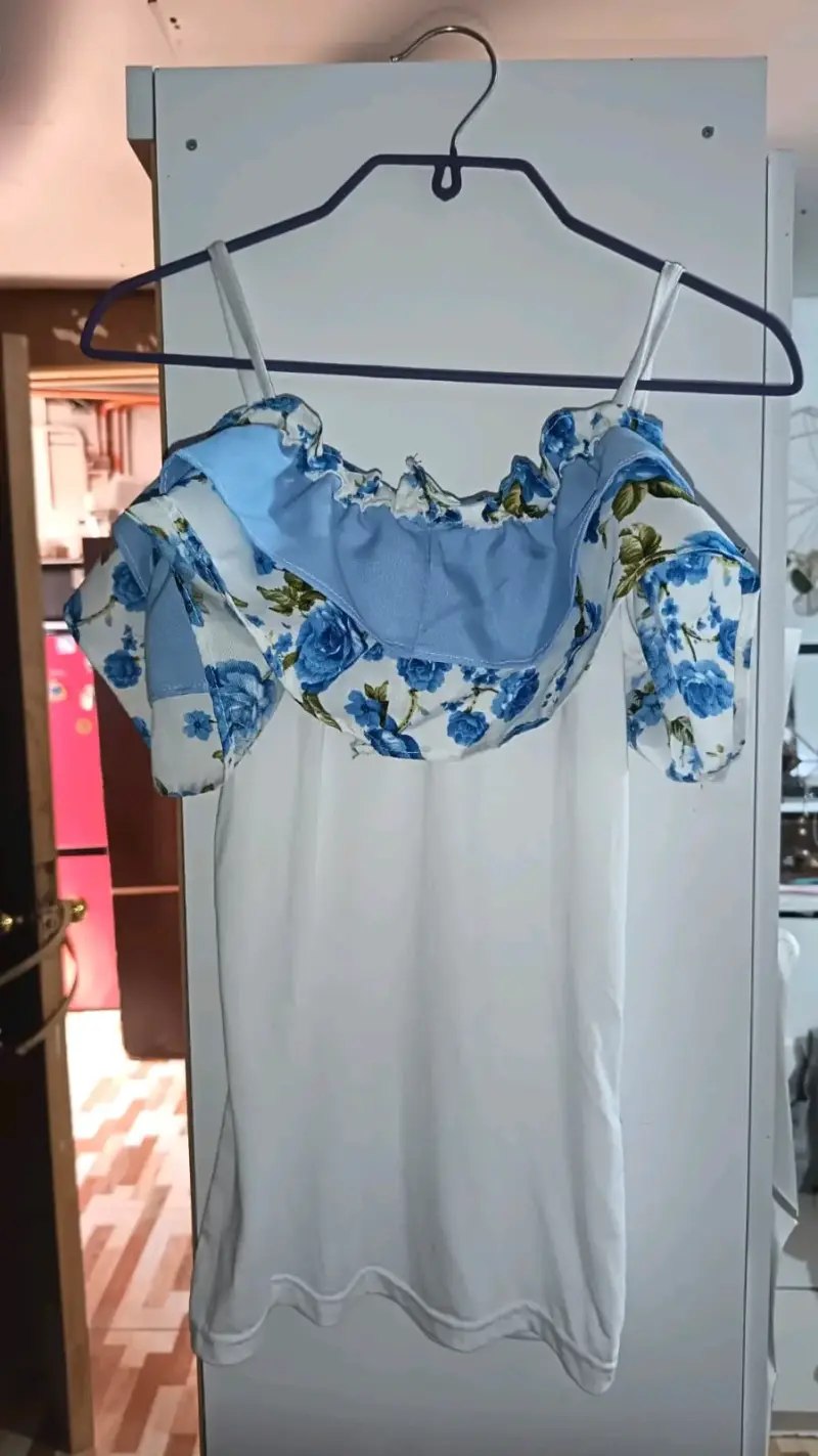 Vestido floral blanco y azul chacarera - 1