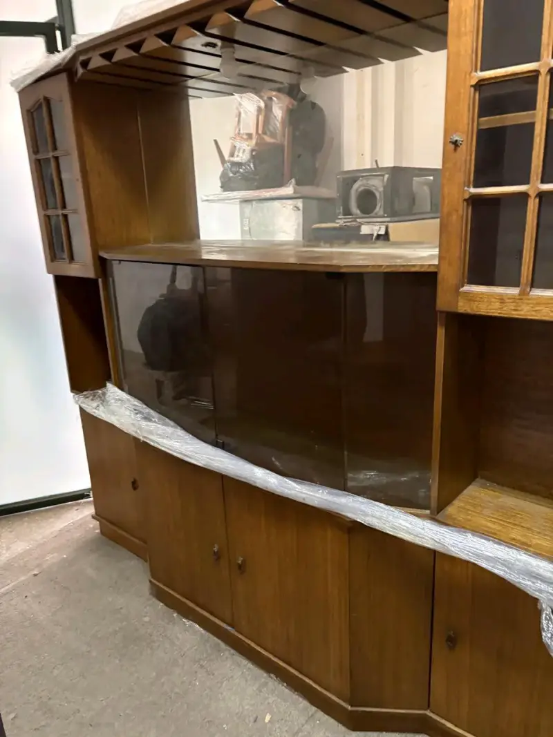 Vitrina de madera con puertas de vidrio - 2