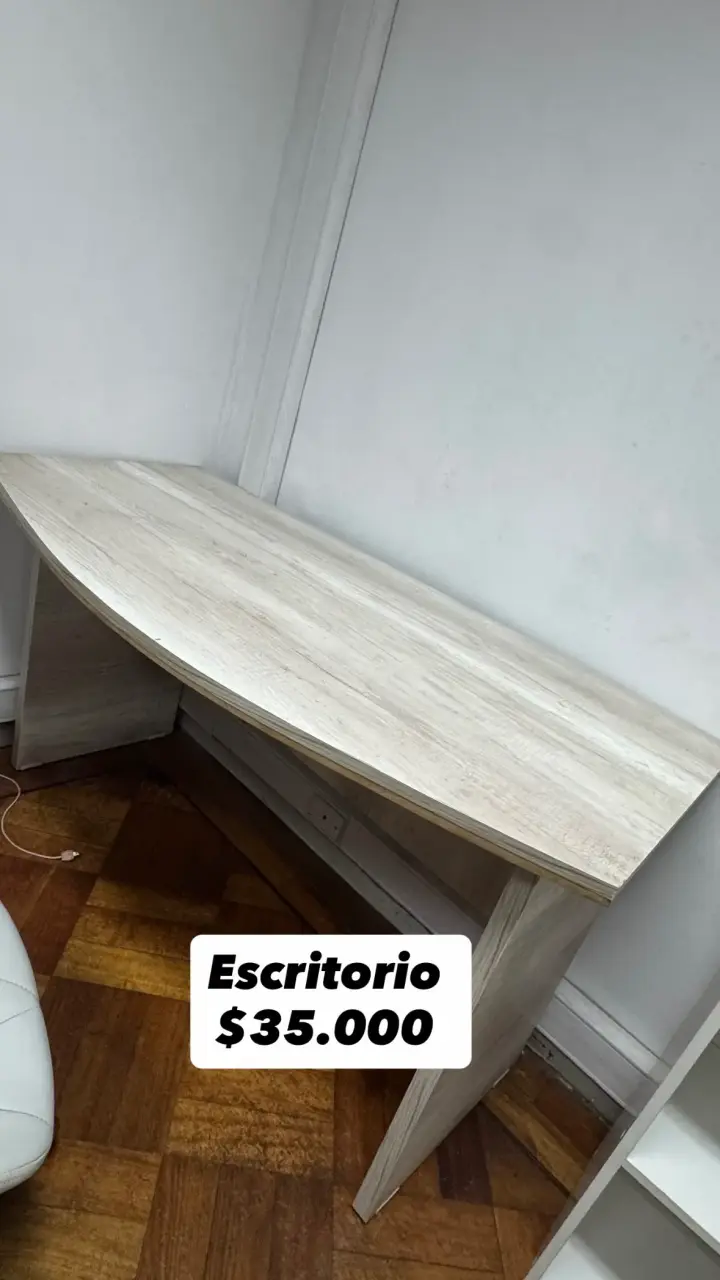 Escritorio de esquina en madera clara