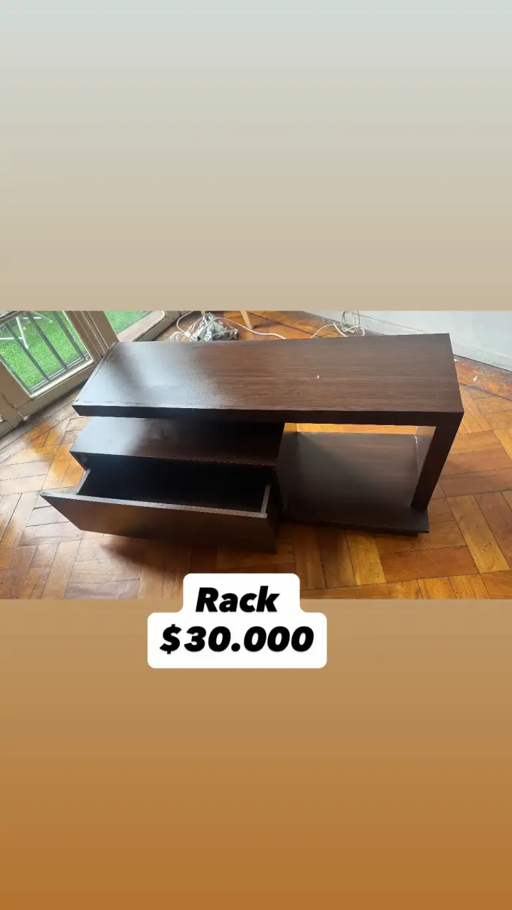 Rack de madera con cajones