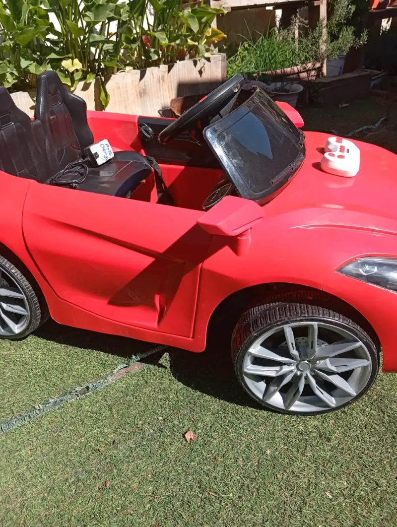 Auto eléctrico para niño con reproductor de audio - 3