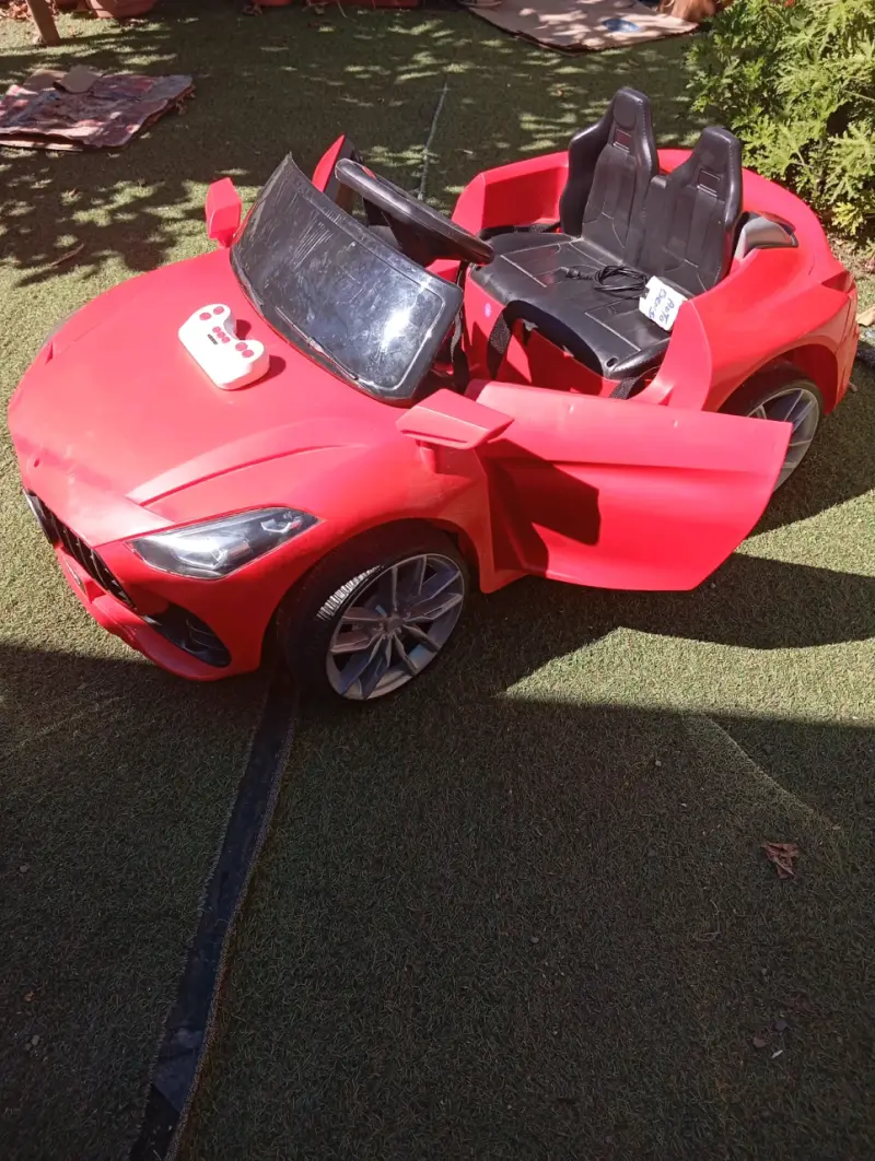 Auto eléctrico para niño con reproductor de audio - 5