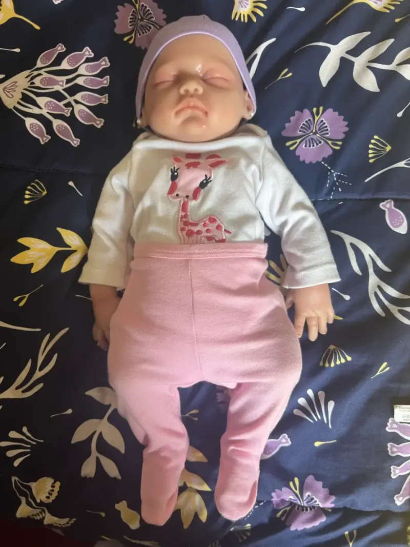 Muñeca bebé realista Reborn de silicona - 1