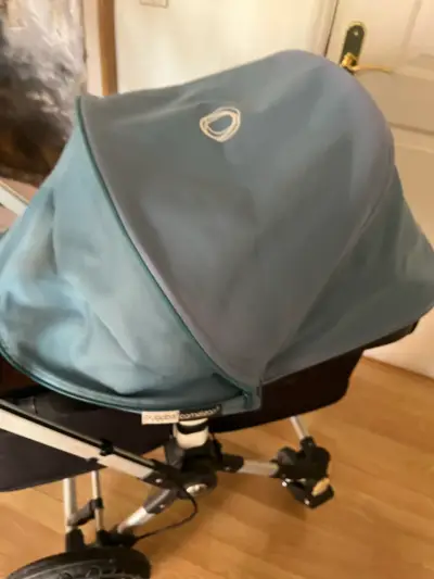 Coche de bebé Bugaboo azul con capota - miniatura 2