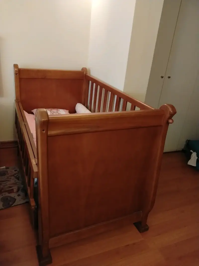 Cuna de madera para bebé con cajones - 3